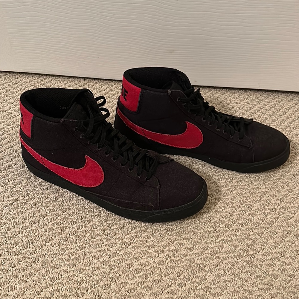 Nike high top black and red shoes men’s size 11.5